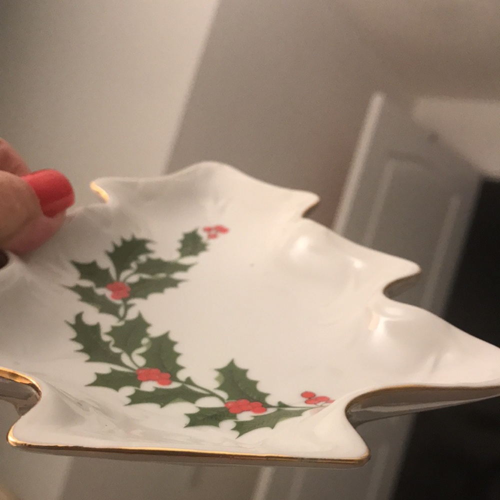 Vintage porcelain Xmas Tree dish w gold trim and design - Picture 4 of 7